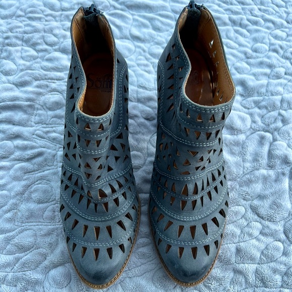 GUC Sofft Laser-Cut Heeled Ankle Boot size 8 - Picture 6 of 10